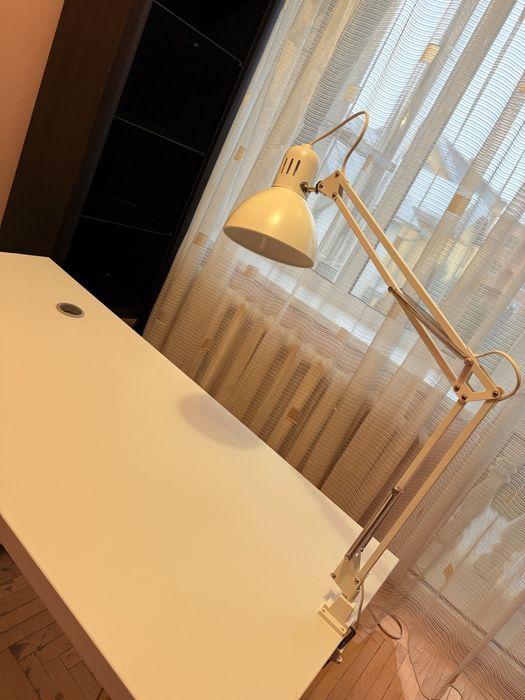 Стіл манікюрний +лампа