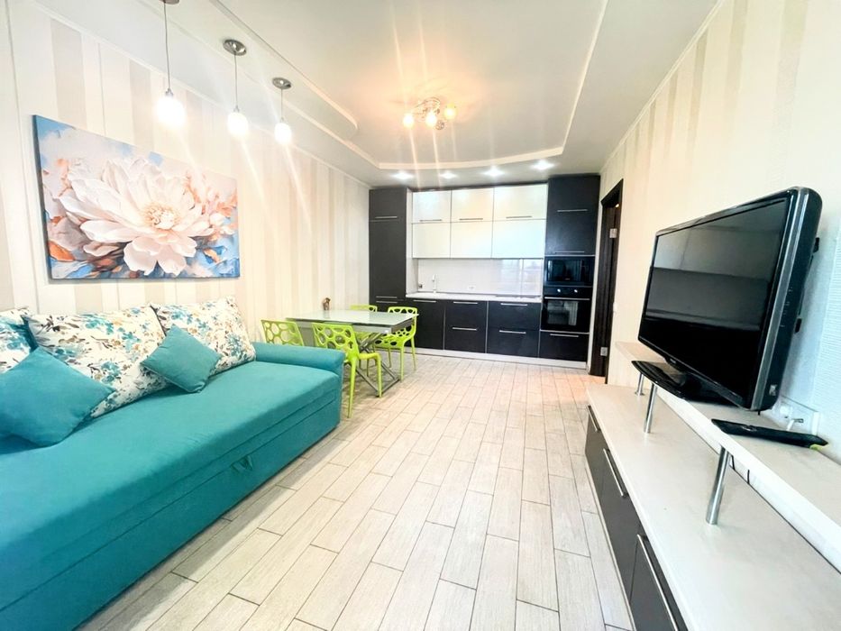 Продам чудову 3 кімнатну квартиру в центрі міста, вулиця Кавказька 12.