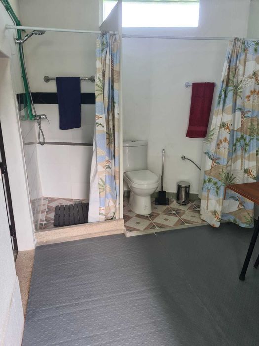 Quarto mobilado em Carvalhas Barcelos com parque privado