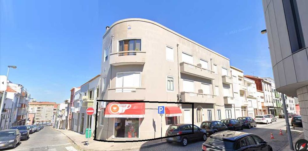 Loja c/ Potencial para Habitação (Simplex Urbanístico) — Junto ao Metro e STCP