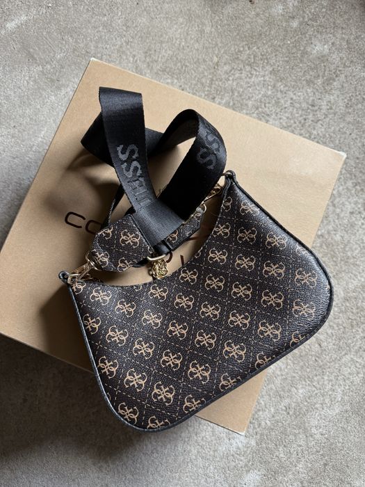 Сумка багет шоколадна Guess
