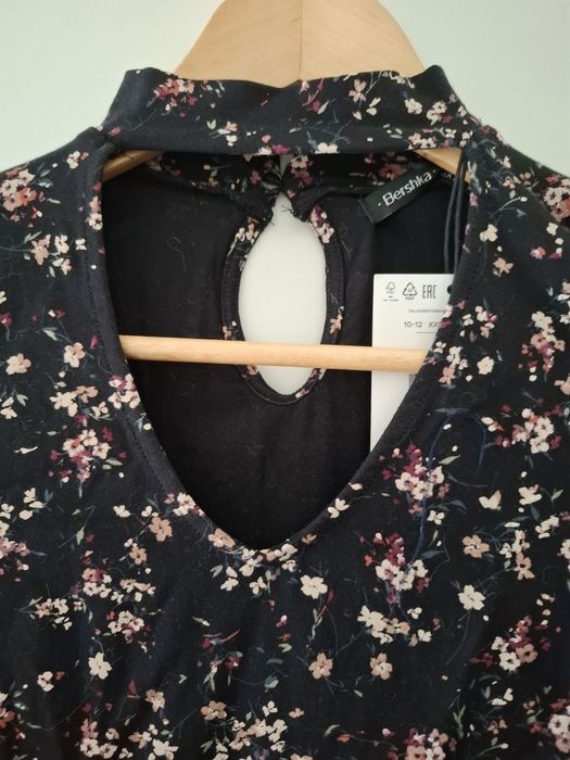 T-shirt Bershka nova
Tamanho S
96% Algodão e 4% elastano