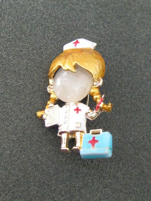 Alfinete / Broche / Pregadeira Enfermeira c/ Injecção NOVO