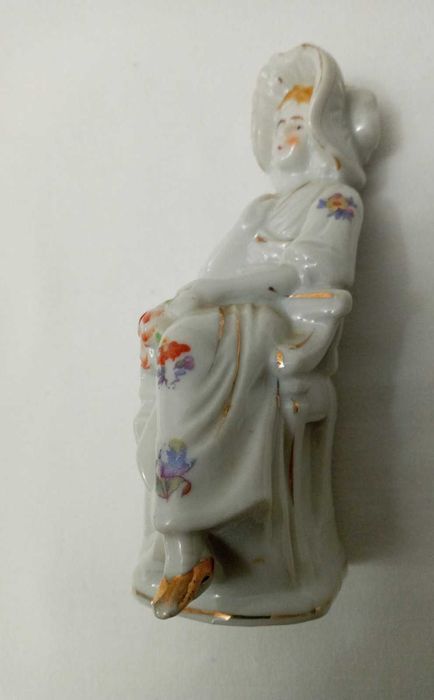 Продам статуэтку Дама