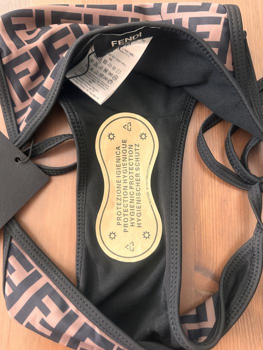 Oryginalny dwuczesciowy strój kapielowy FENDI rozm. 36