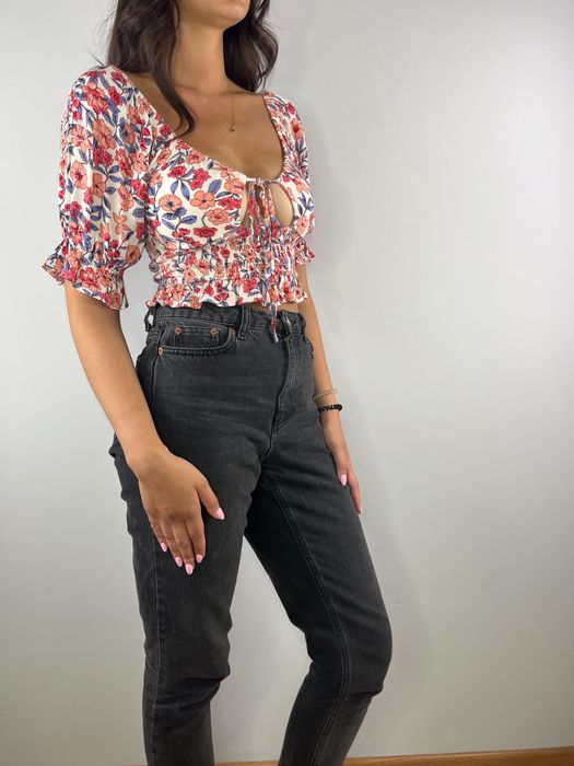 Kolorowa w kwiaty wzorzysta bluzka crop top Kendall + Kylie rozmiar M