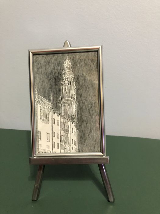 Tripe metalico para colocacao de molduras de fotos