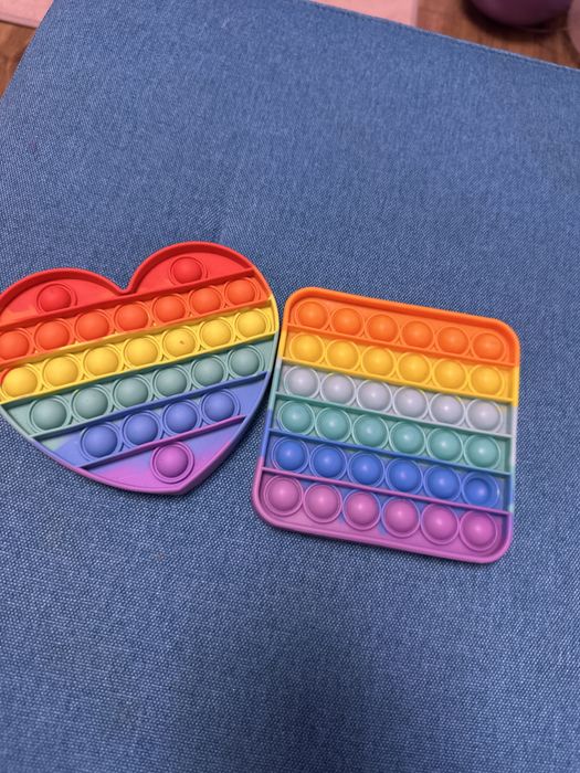 Два pop it в кольрах веселкт