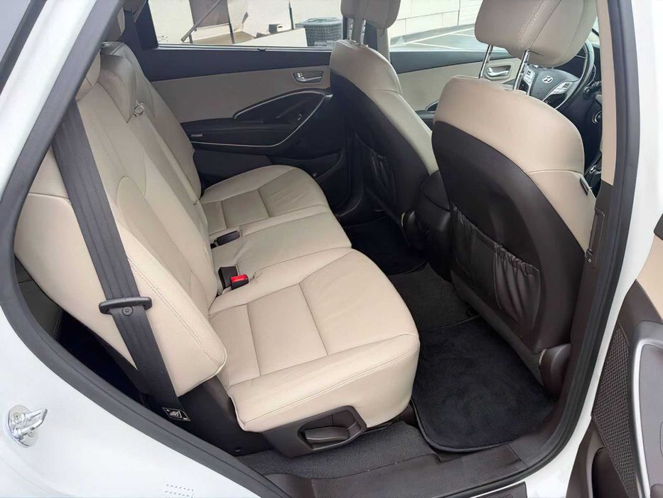 Hyundai Santa Fe SE      2016