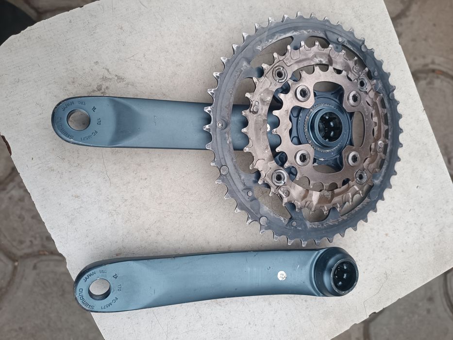 Комплект алюминиевых шатунов Hollowtech Shimano FC-M571 с кареткой