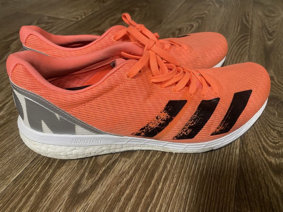 Спортивне взуття (кросівки)