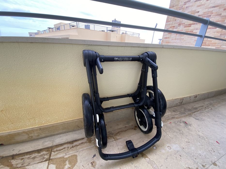 Carrinho de bebé premium Bugaboo Buffalo + cadeira auto (3 em 1)