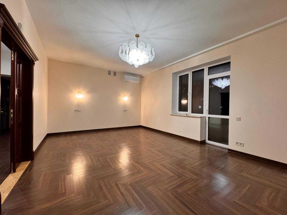 Продається просторий  будинок в Центрі