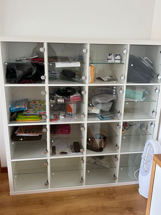 Móvel do ikeia de arrumação