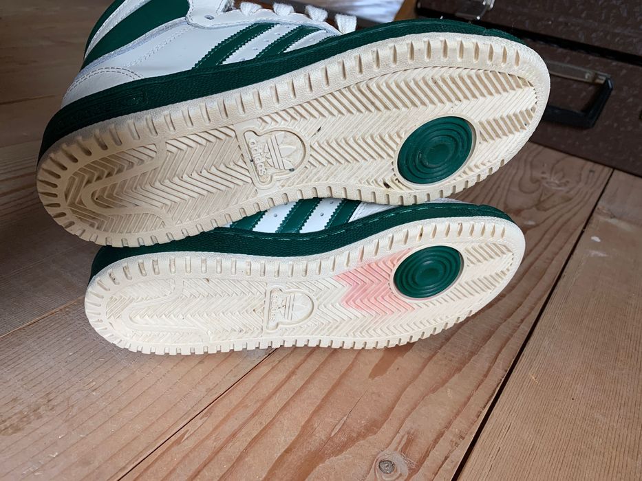 Стильні кеди Adidas в ретро стилі