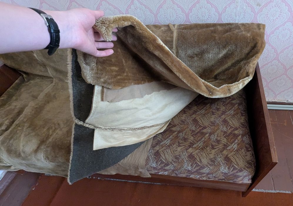 Невеличкий диван на колесиках, самовивіз