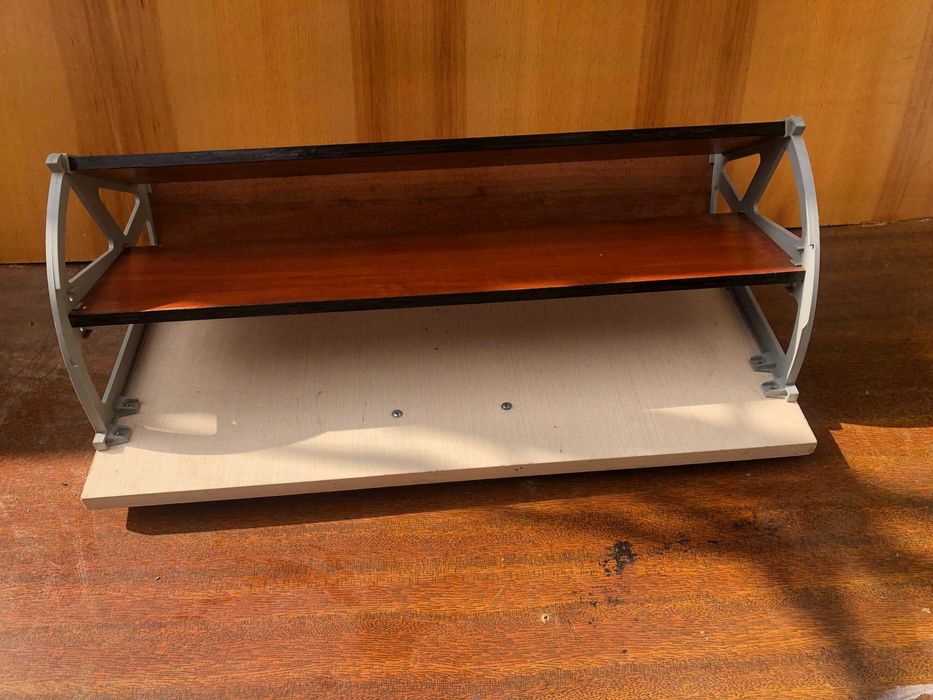 Полка для обуви в прихожую для дома или дачи