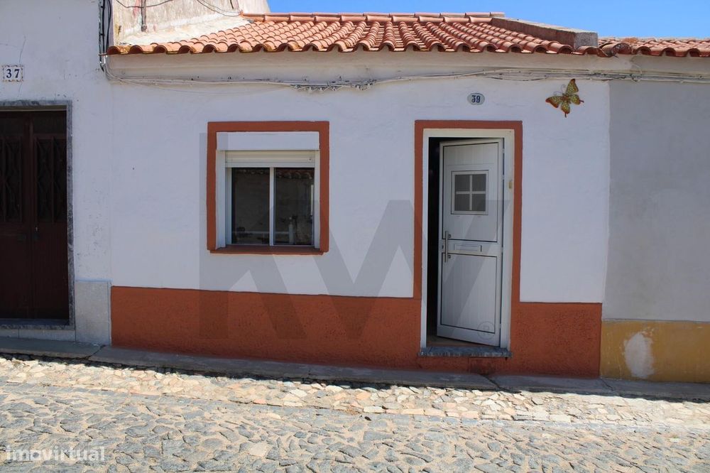 Vende-se Moradia T3 Mobilada com Logradouro em Baleizão - Beja