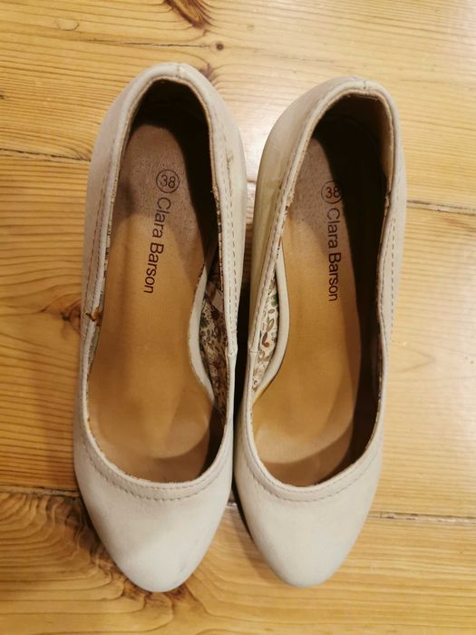 Kremowe buty na szerokim obcasie Clara Barson r. 38