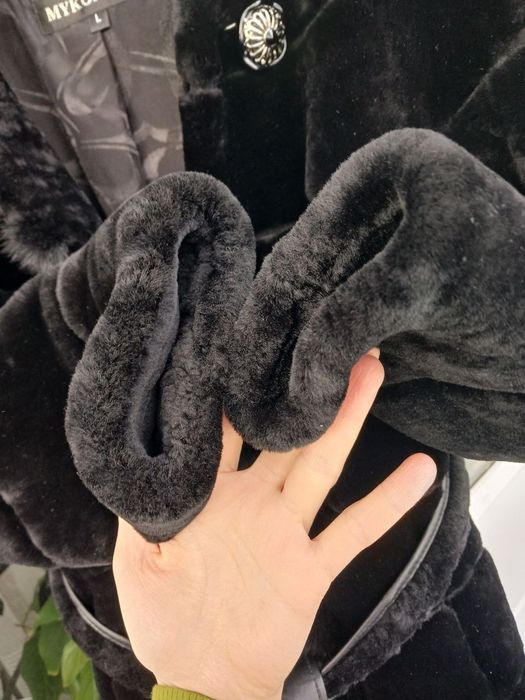 Мутонова шуба з оздобленням із натуральної норки