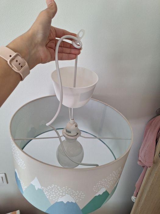 Lampa wisząca do pokoju dziecięcego z żarówką