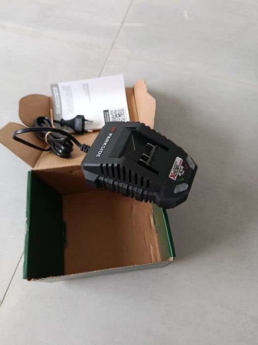 Carregador 20v  2 ah
