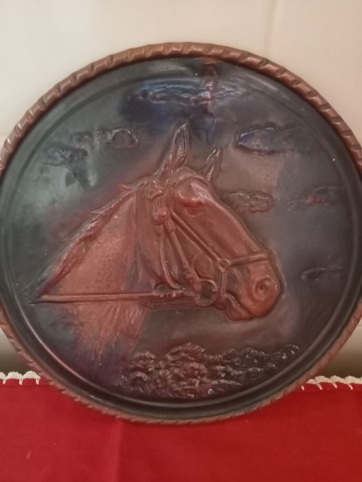 Prato Cobre com cavalo