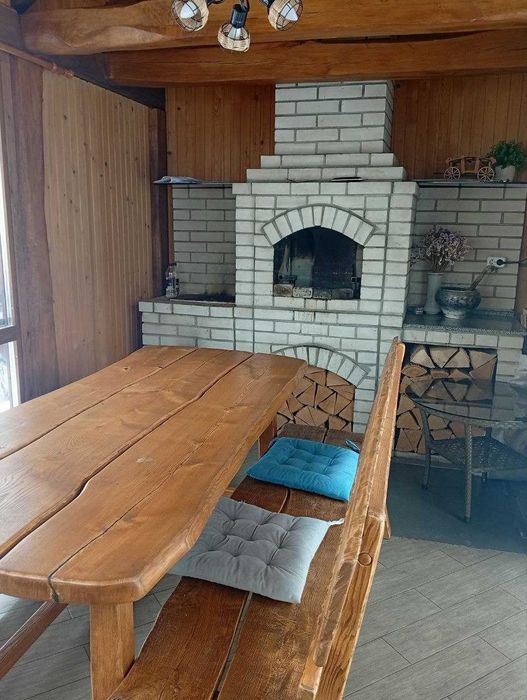 Дерев'яний будиночок з банею подобово, також є мангал та альтанка