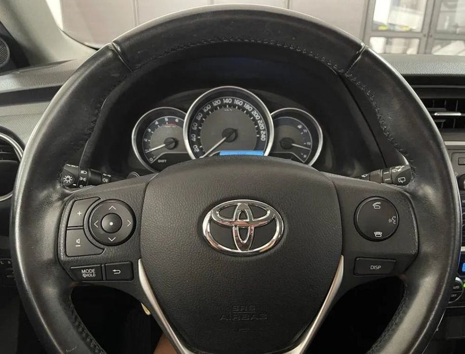 Toyota Auris  1.4 D4D (Pack Sport+ Navi)