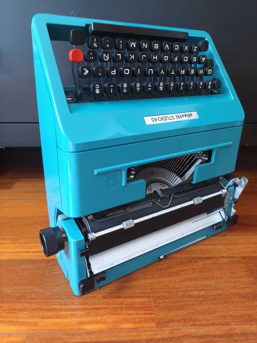 Máquina de escrever Olivetti Studio 45