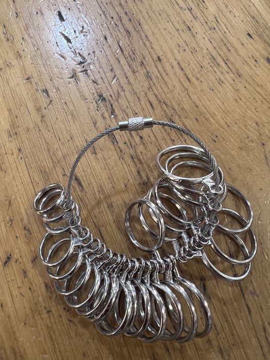 Medidor de Anéis Profissional em Metal (Escala UK/AZ)