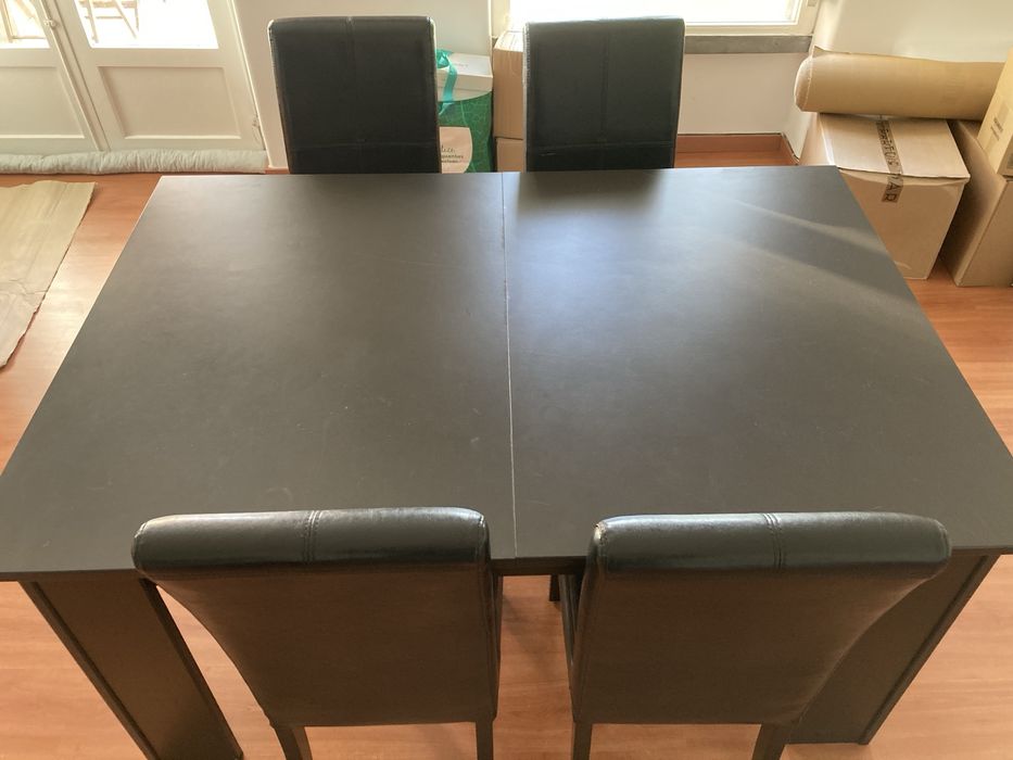 Mesa de jantar extensível - 4 cadeiras oferta