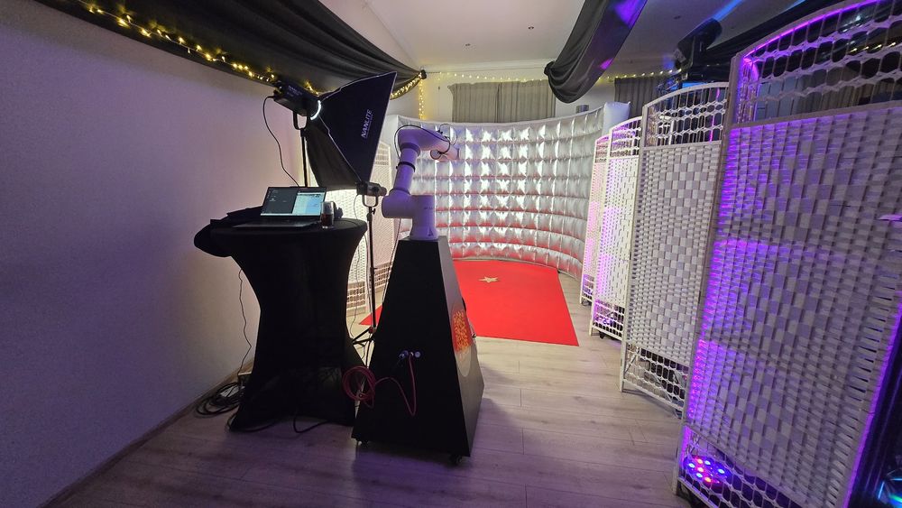 Glambot, ramię robota, slow motion