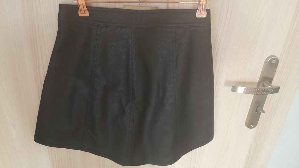 Spodniczka czarna bershka xs/s