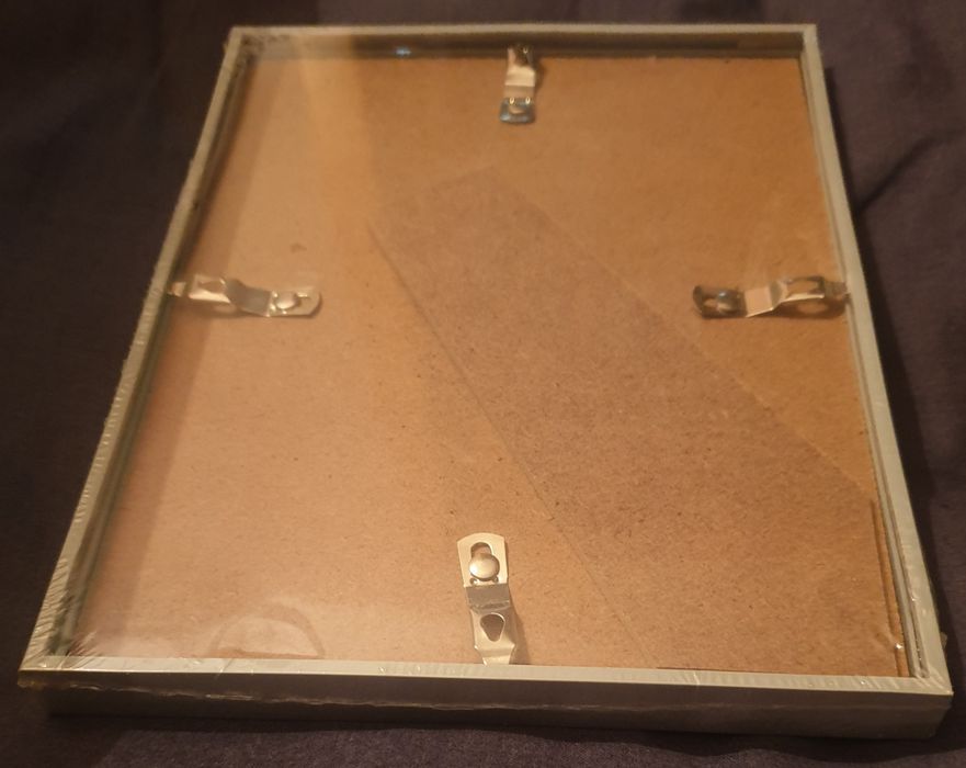 Moldura Prateada muito elegante (Nova)