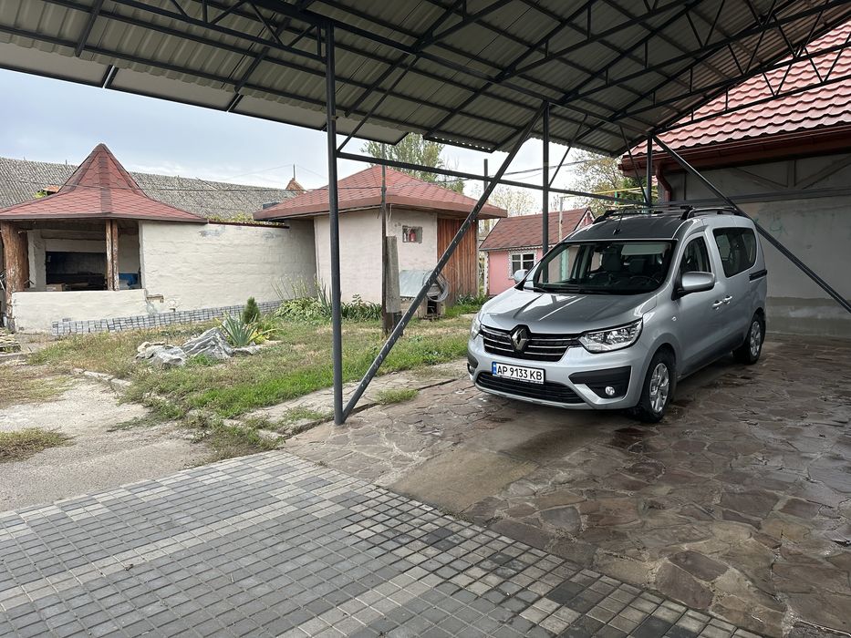Житловий дім 240м.кв з підвалом - бомбосховищем.