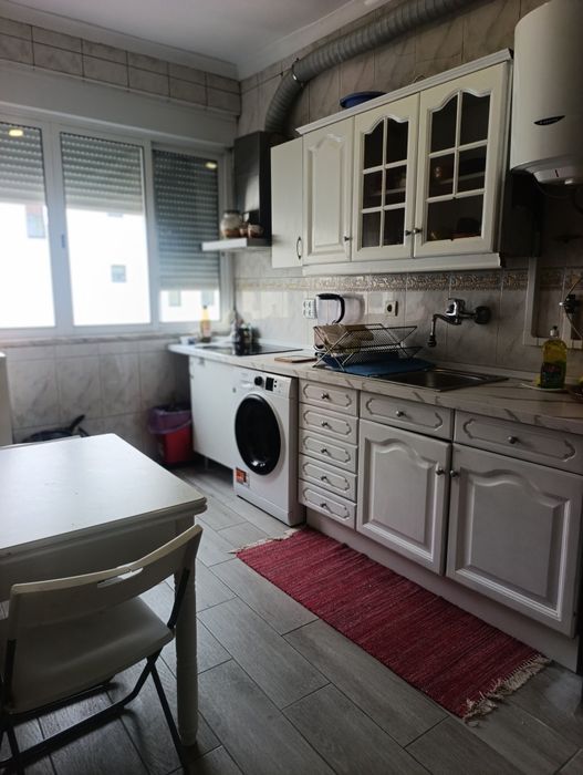 Quarto grande e bem iluminado