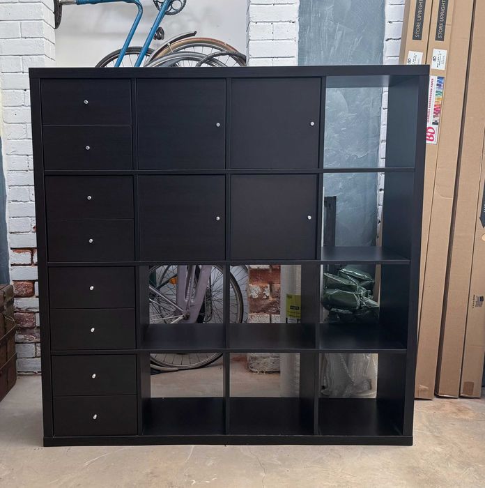 Estante IKEA KALLAX com 20 módulos