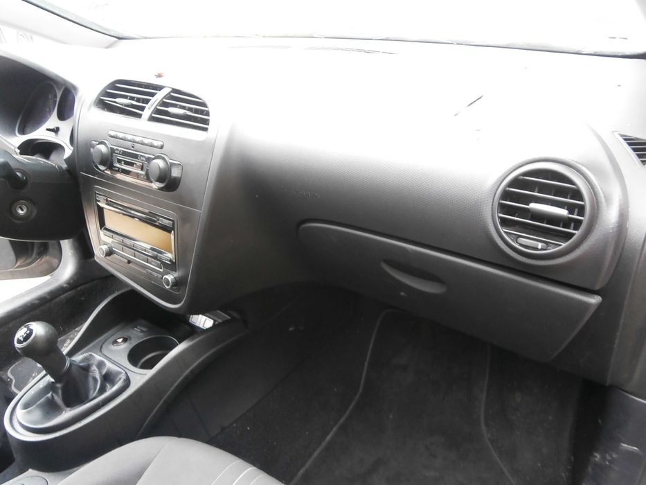 seat leon II lift 09-013 deska rozdzielcza  pasy poduszki konsola
