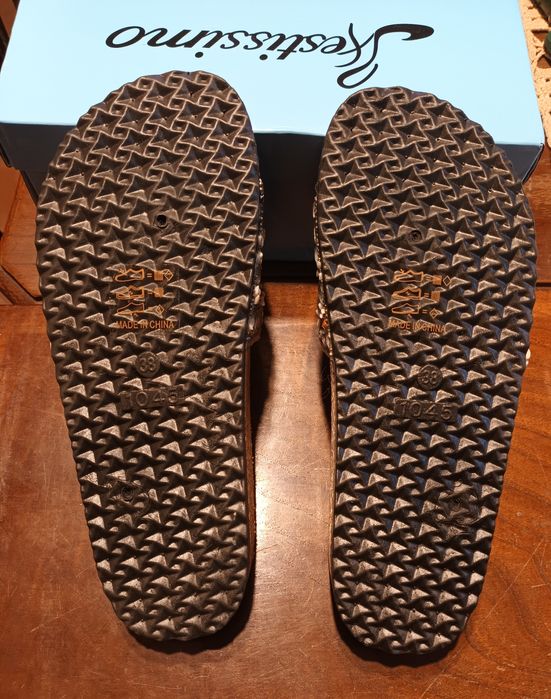 Chinelos com pedraria