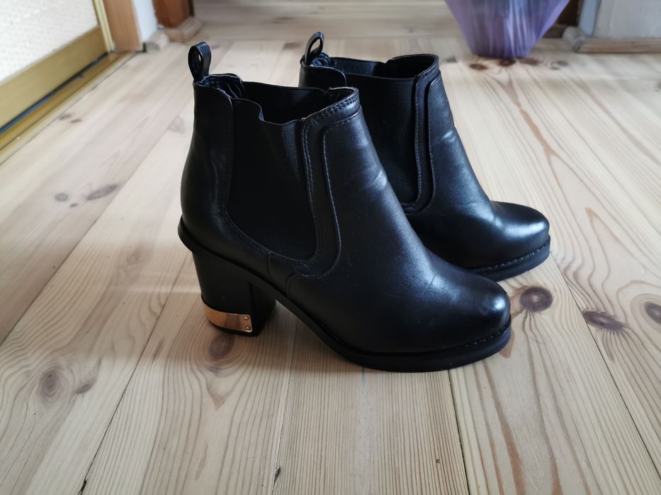 Jesienne botki z ozdobami