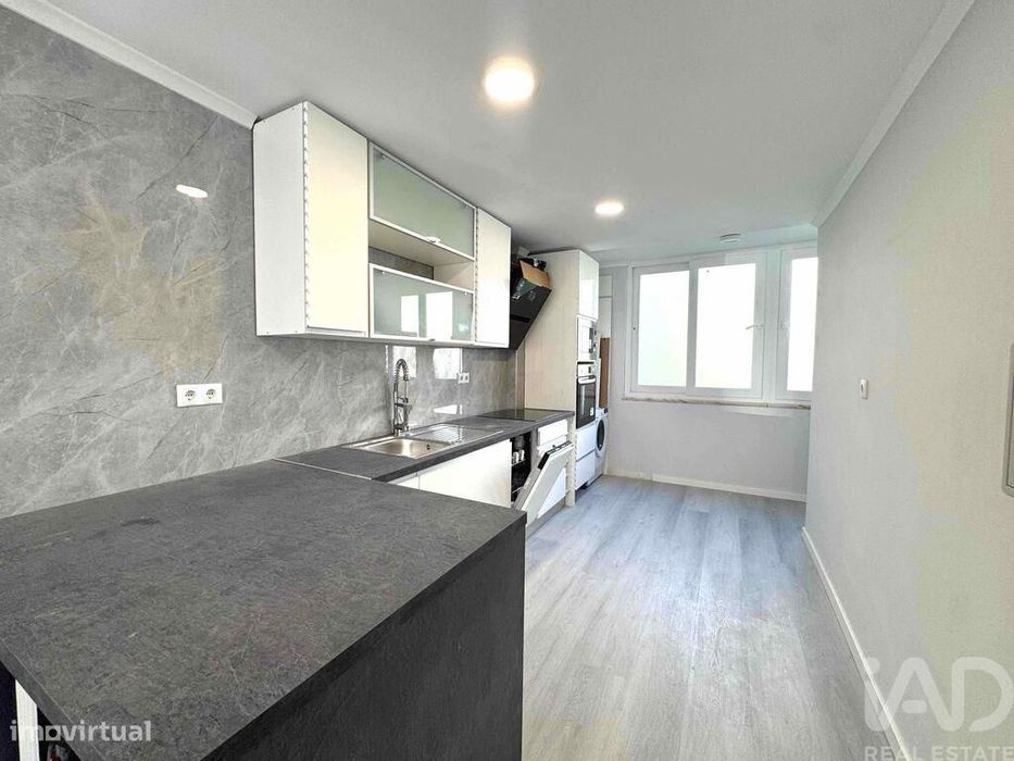 Apartamento T2 em Benfica de 56 m2