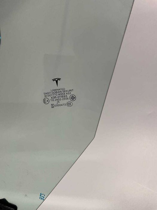 СКЛО ліве подвійне TESLA Model 3 | 3 HIGHLAND (2022 - 2023) ОРИГІНАЛ !