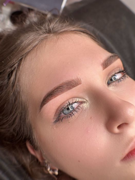 Пудрові брови, акварельні губи, міжвійка