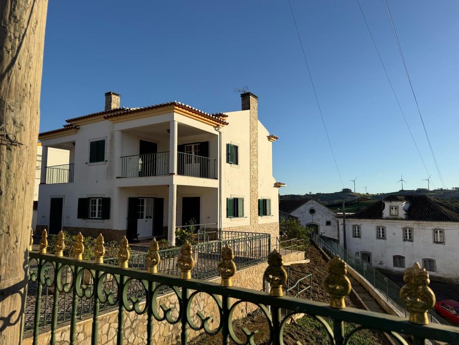 Moradia mobilada  pronta a habitar para empresas