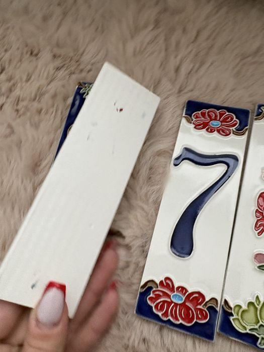 ręcznie wykonane ceramiczne numery na dom