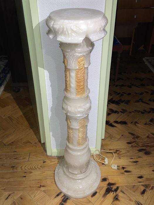 Coluna/Candeeiro em Mármore