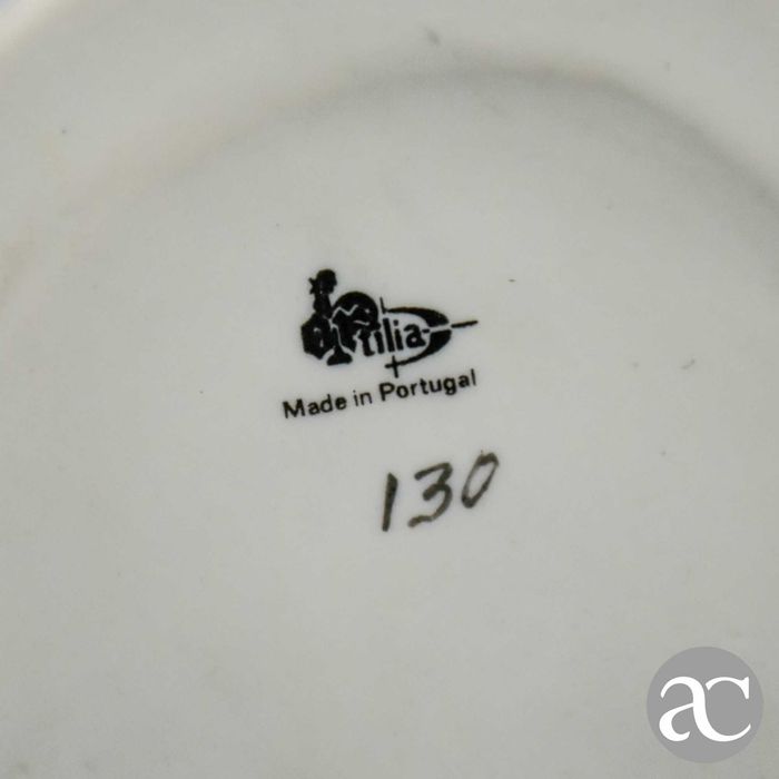 Grupo escultórico de Pássaro em biscuit Ortilia