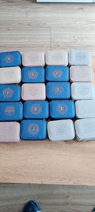 Skórzany futerał na biżuterię