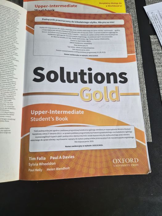 Solutions gold upper Intermediate